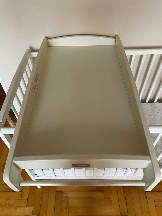 Przewijak drewniany na łóżeczko niemowlęce