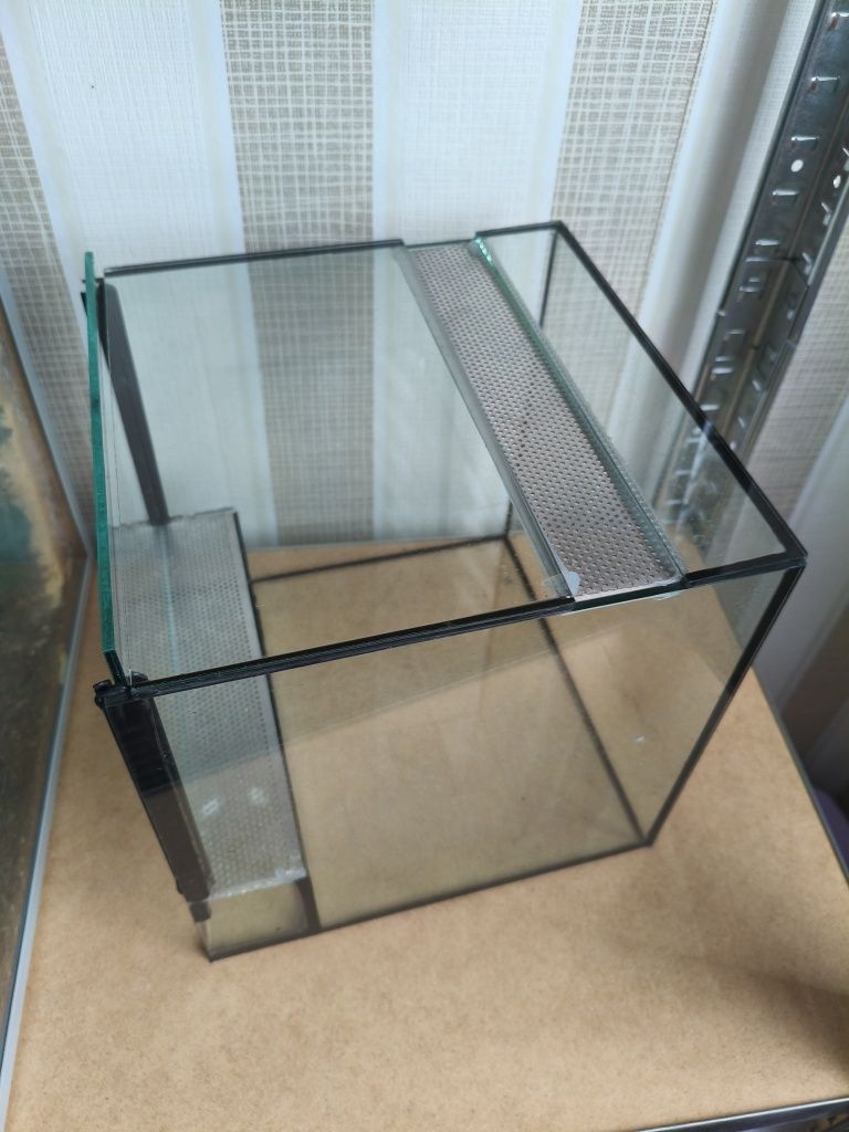 Terrarium szklane 25×25×25 kostka typu gilotyna podwójna wentylacja