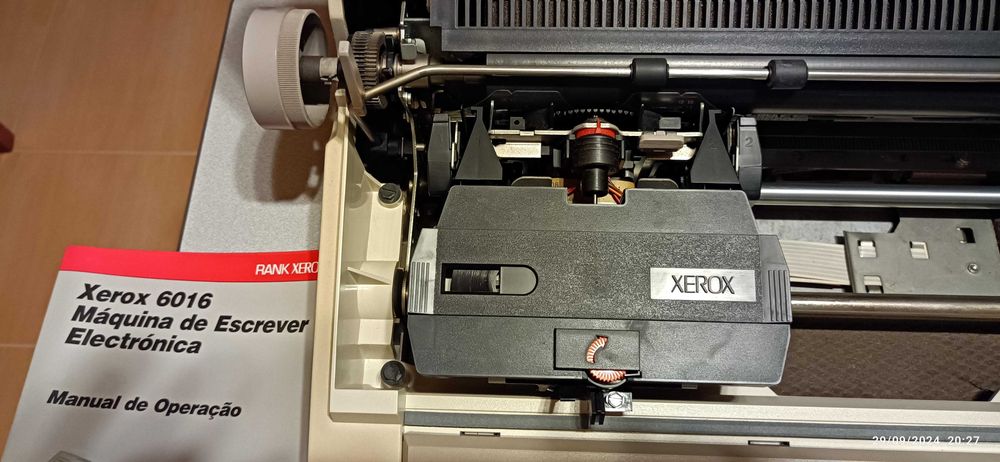 Máquina de escrever Eletrónica Xerox 6016