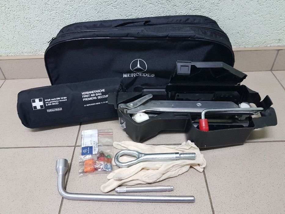 Mercedes Benz E 211 212 213 221Вкладыш домкрат ключи крюк компресор но