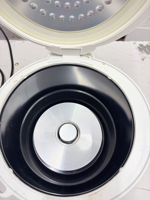 Мультиварка DELFA DMC-301 почти новая.