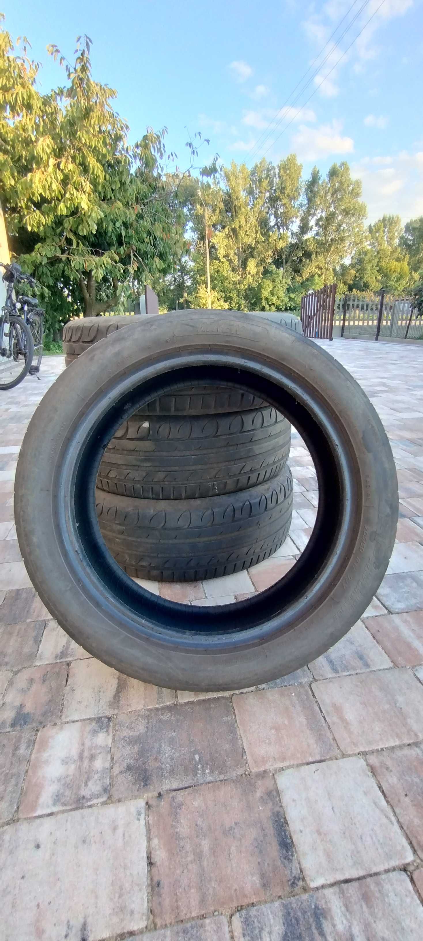 Opona RIKEN 205/50R17