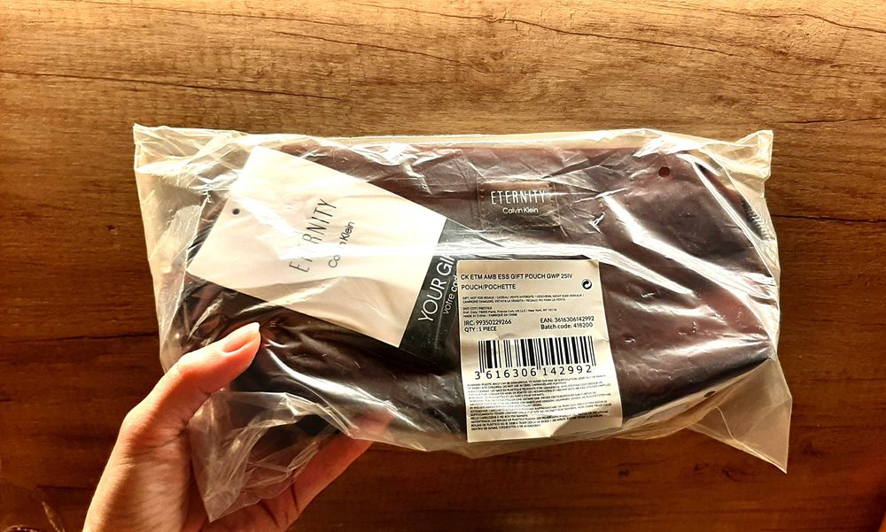 nowa brązowa kosmetyczka na prezent z metką CK