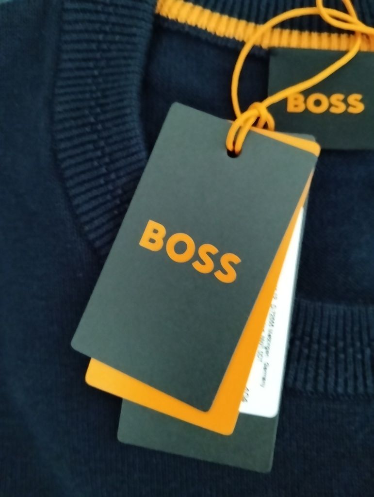 Темно синій светр Boss