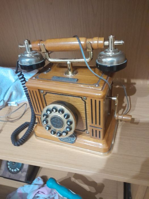 Telefone muito antigo.