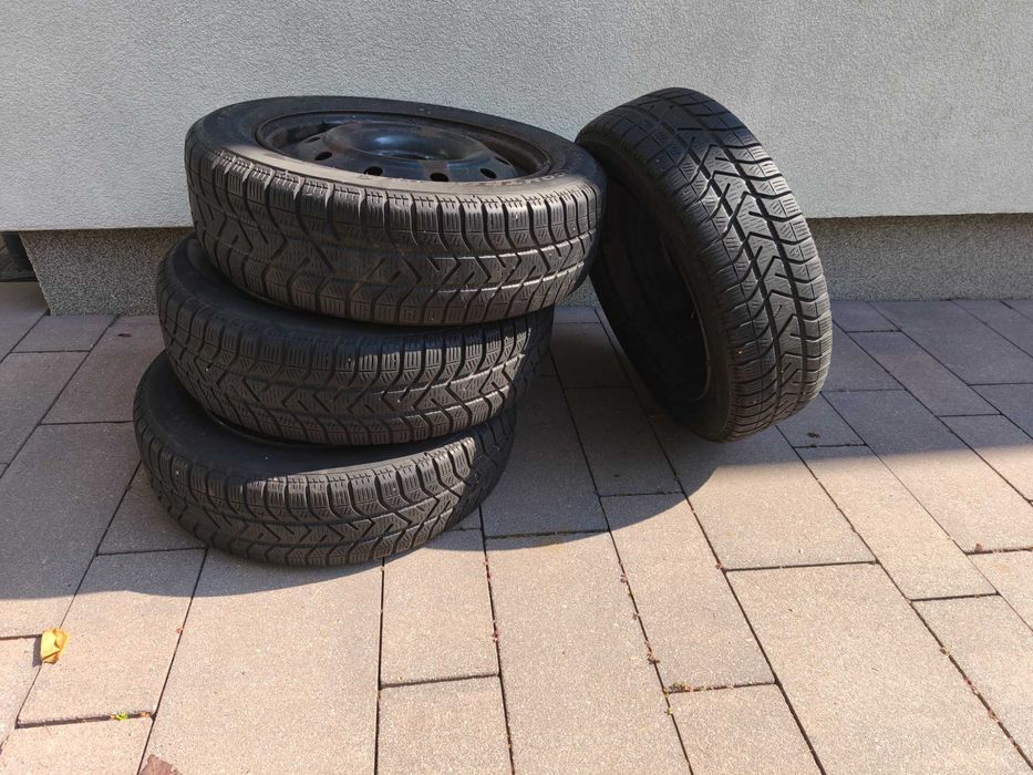 Komplet kół 15 felgi stalowe opony zimowe Pirelli Snowcontrol Serie 3