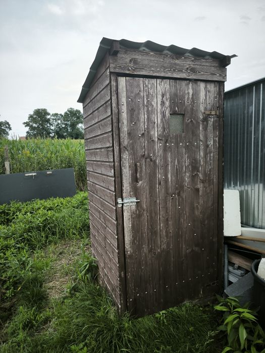 Wychodek, toaleta na działkę, toaleta na budowe