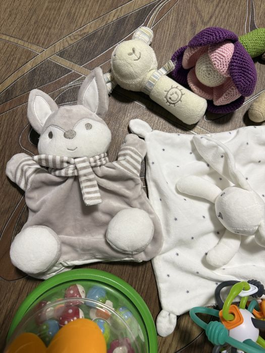 Іграшки для найменших, шуршалки, пищалки