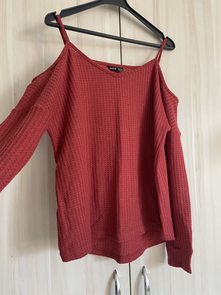 Czerwony koralowy sweter sweterek damski bez ramion