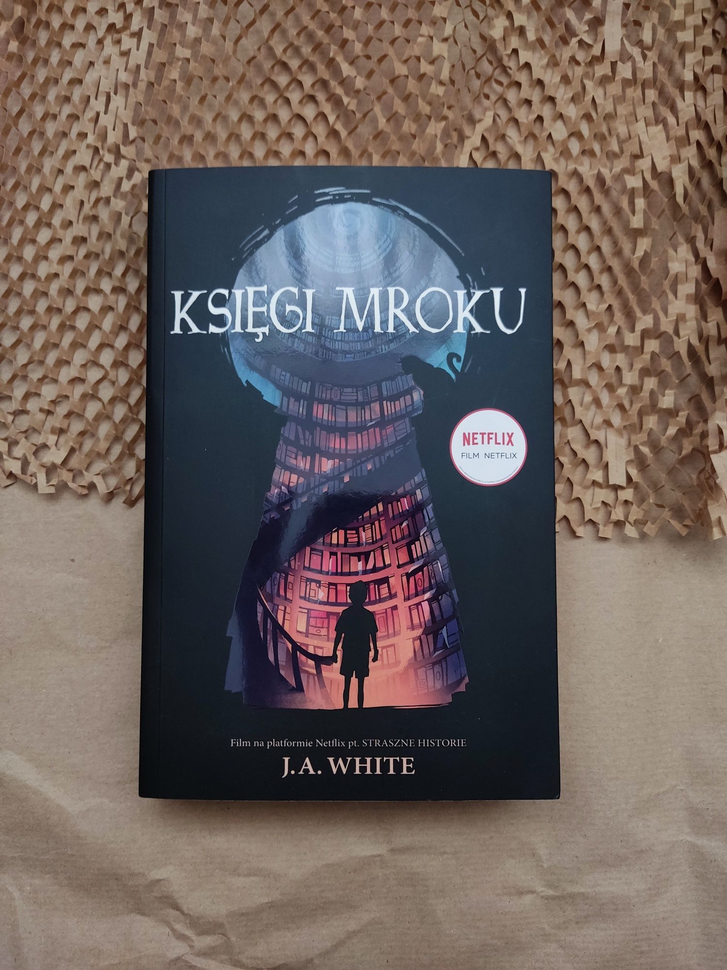 "Księgi mroku"- J. A. White