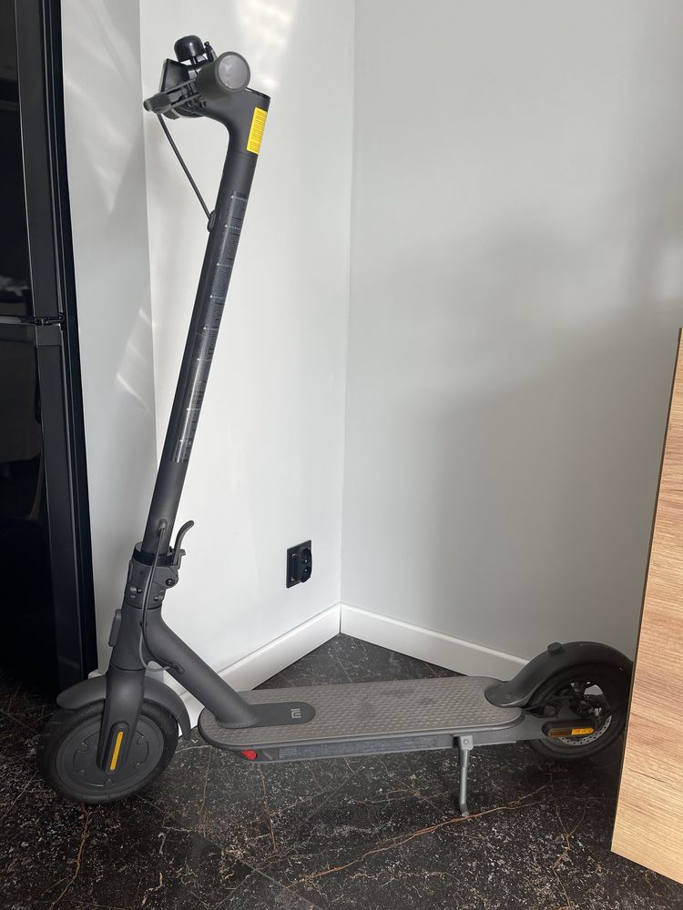 Hulajnoga elektryczna Xiaomi Mi Electric Scooter Essential