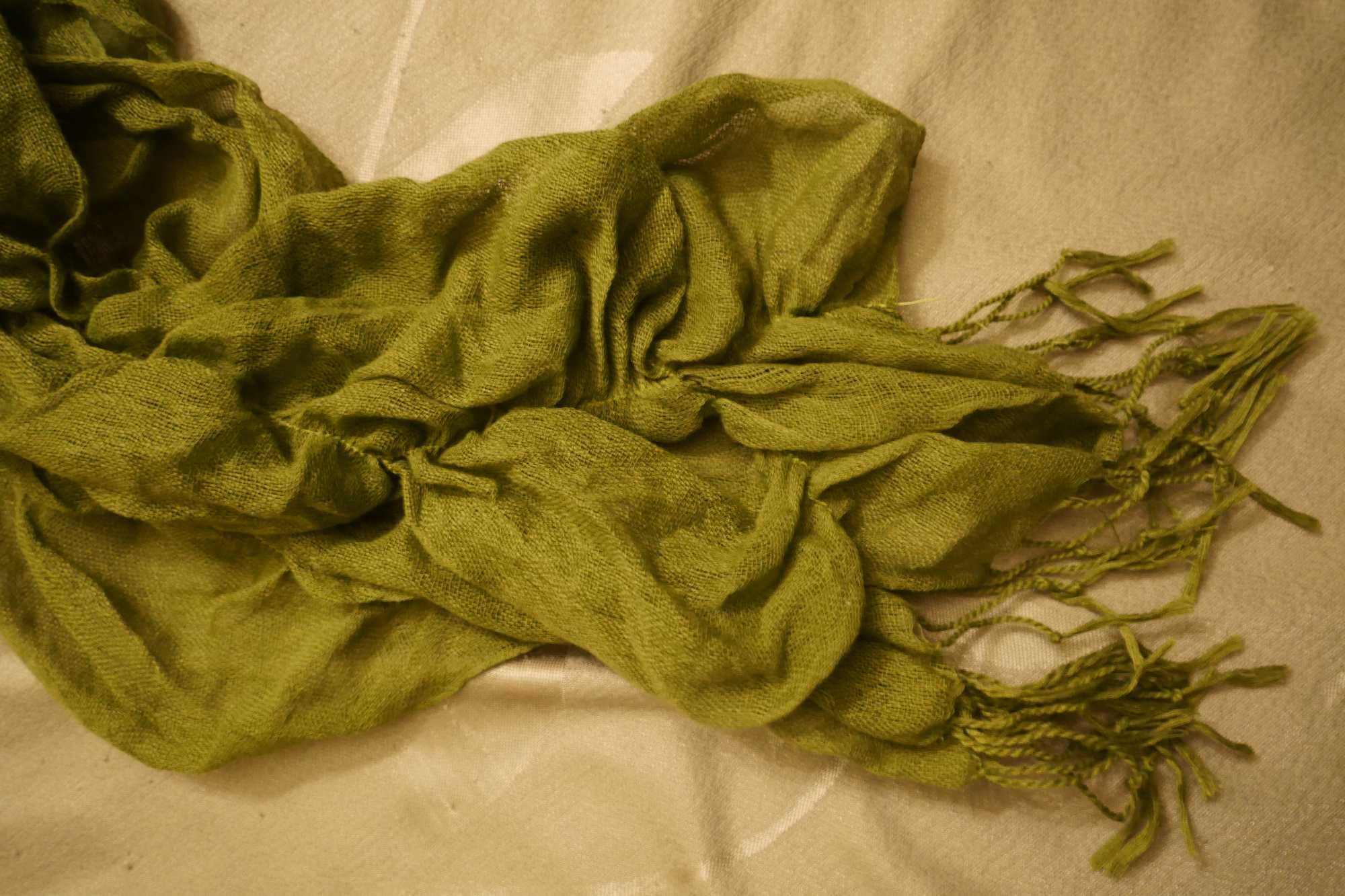Nowy kaszmirowy szalik szal chusta apaszka zielony marszczony frędzle