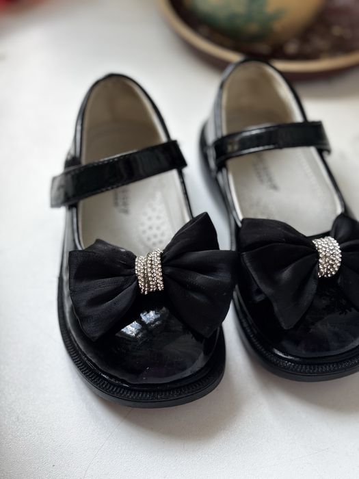 Туфли на девочку лаковые черные