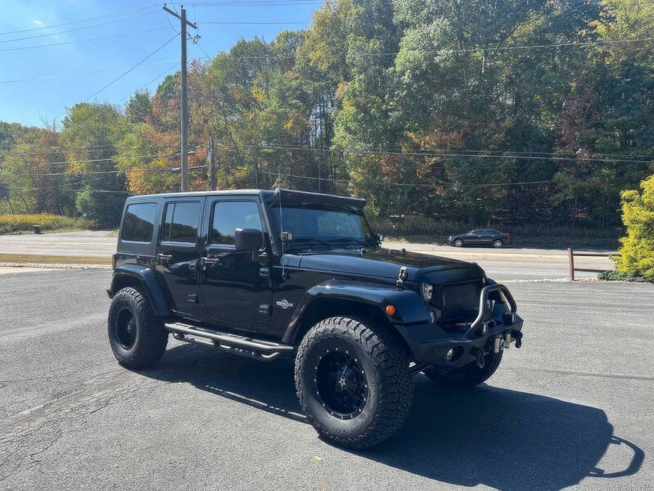 Jeep Wrangler Unlimited Freedom Edition      2014