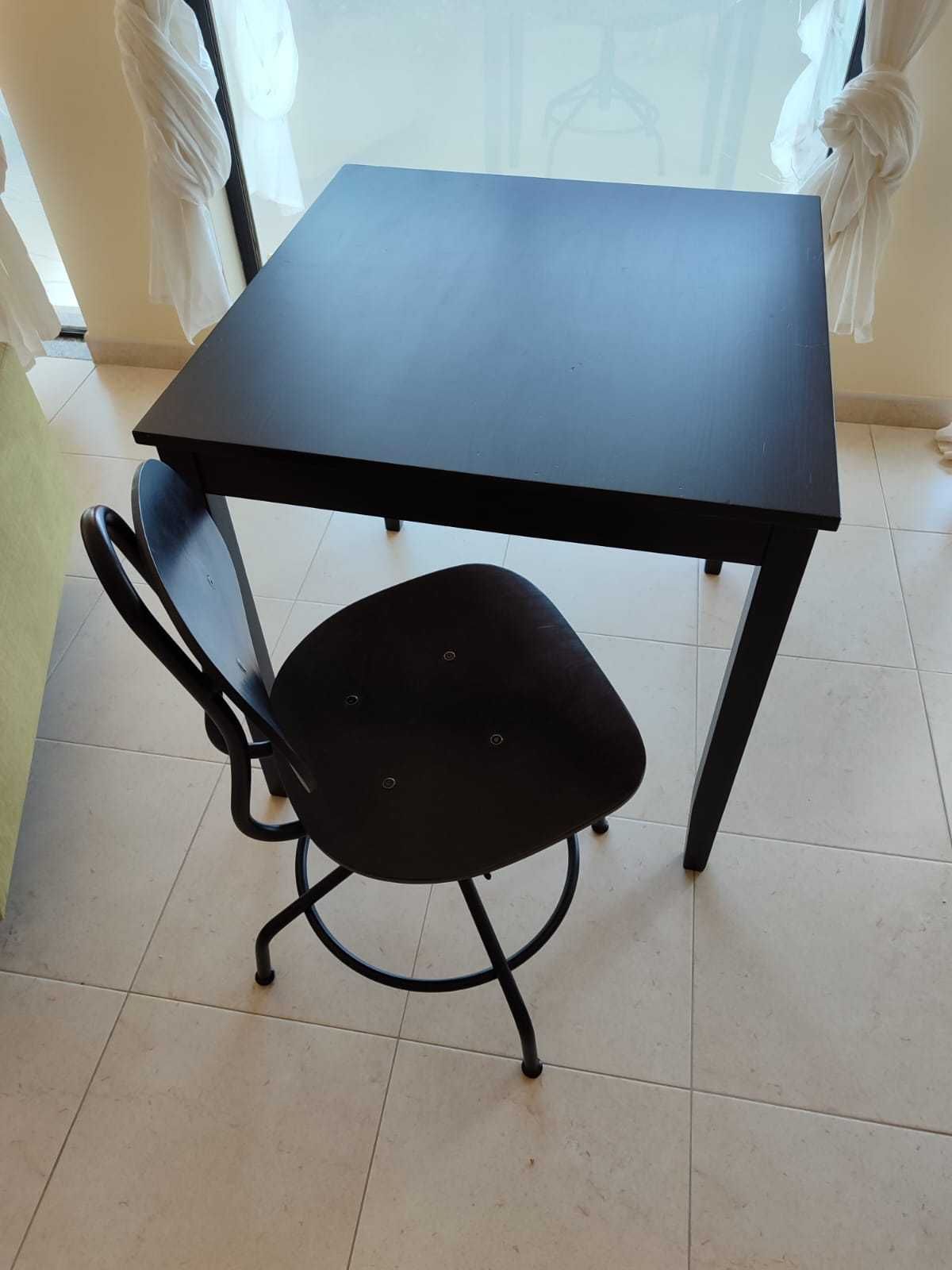 Secretaria e cadeira