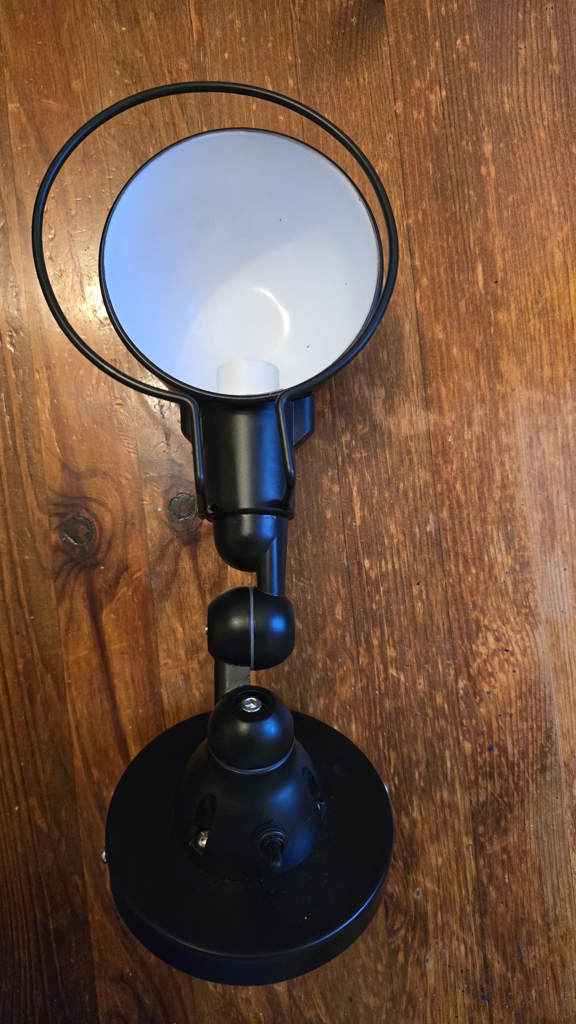 Lampa ścienna do korytarza