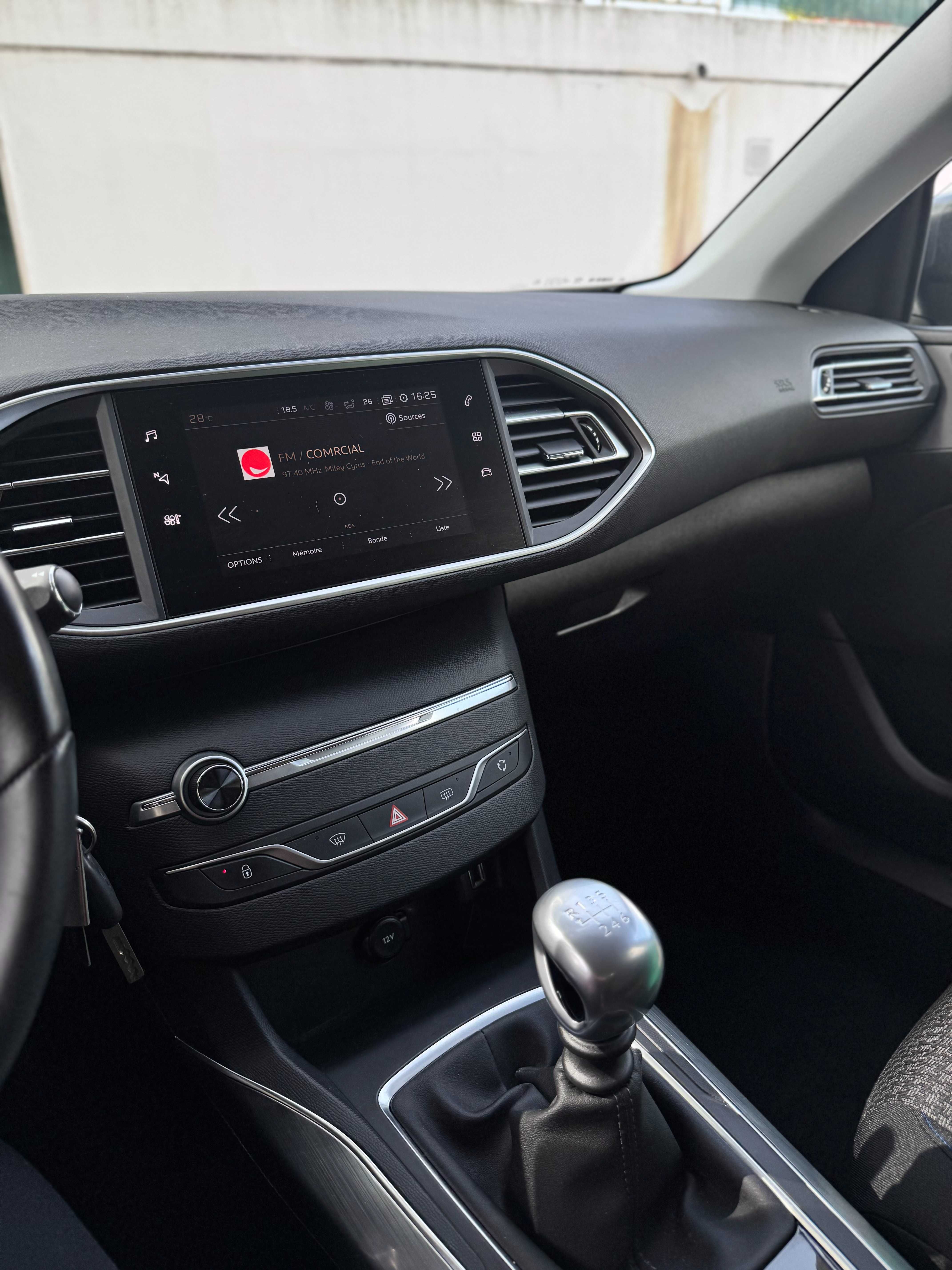Peugeot 308 1.2 PureTech 110CV - Versão Style - Como Novo!