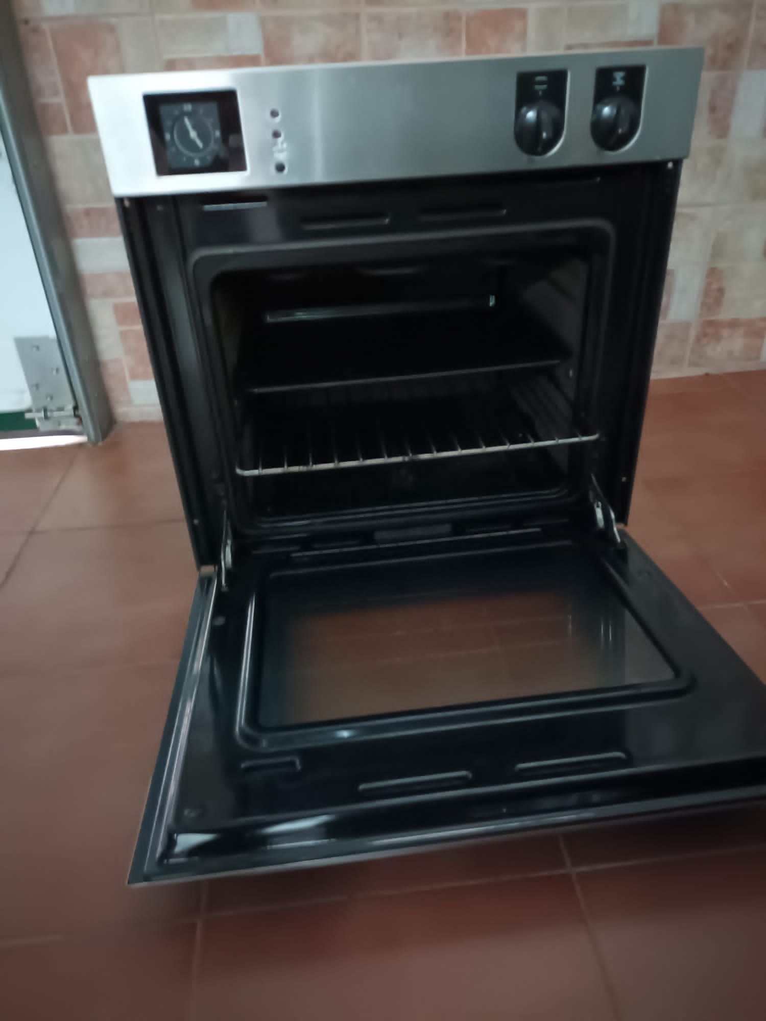 Forno encastre Teka