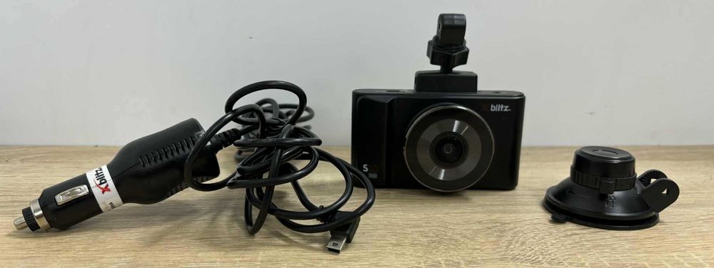 Wideorejestrator Xblitz S10 Duo – jak nowy, folia na ekranie. OKAZJA!