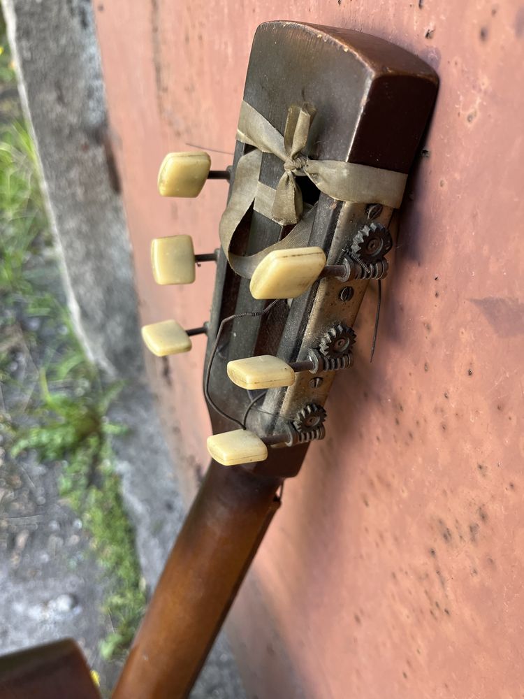 Gitara klasyczna z czasów PRLu