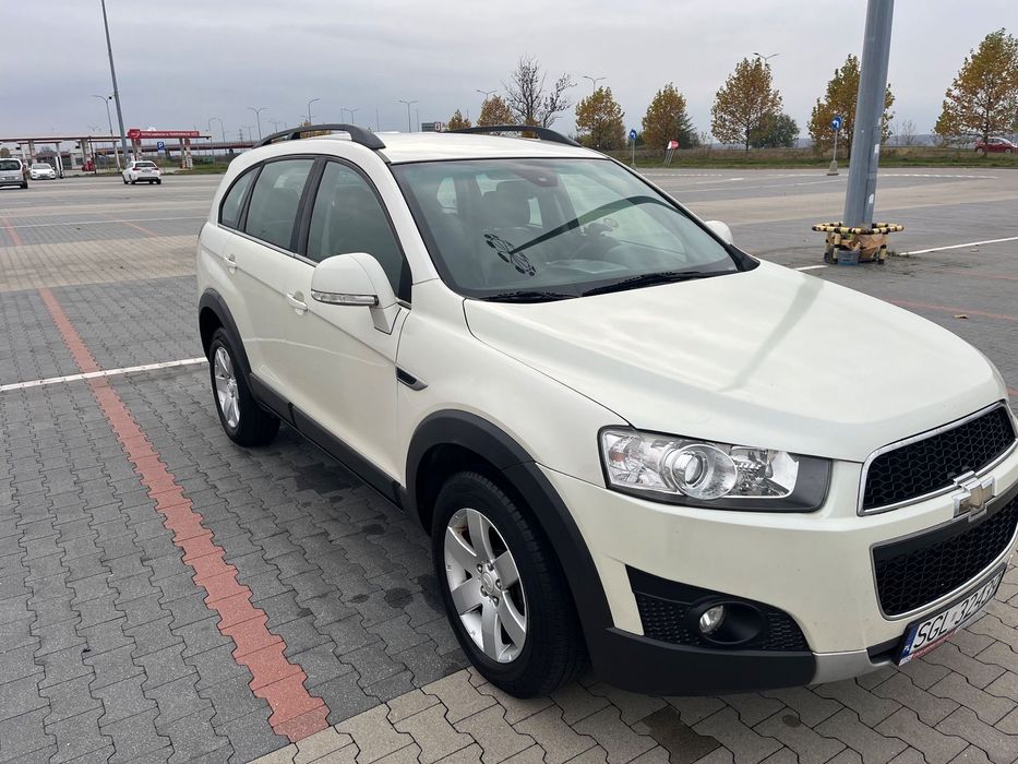 Chevrolet Captiva 4X4 Biała perła ,niski przebieg 137tys,7 osobowy,