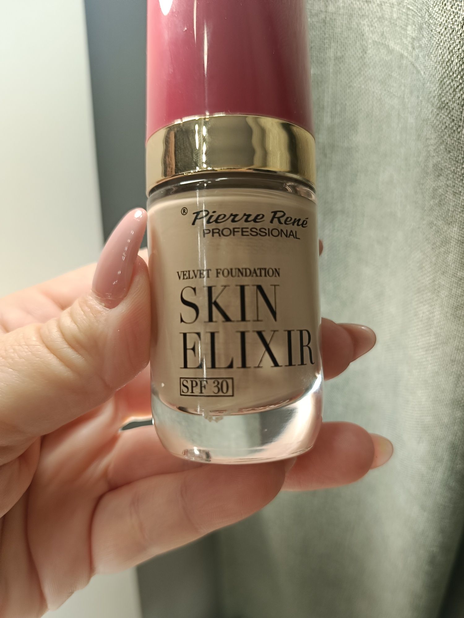 Viralowe podkłady Pierre Rene skin elixir stars dubai makeup by Mario