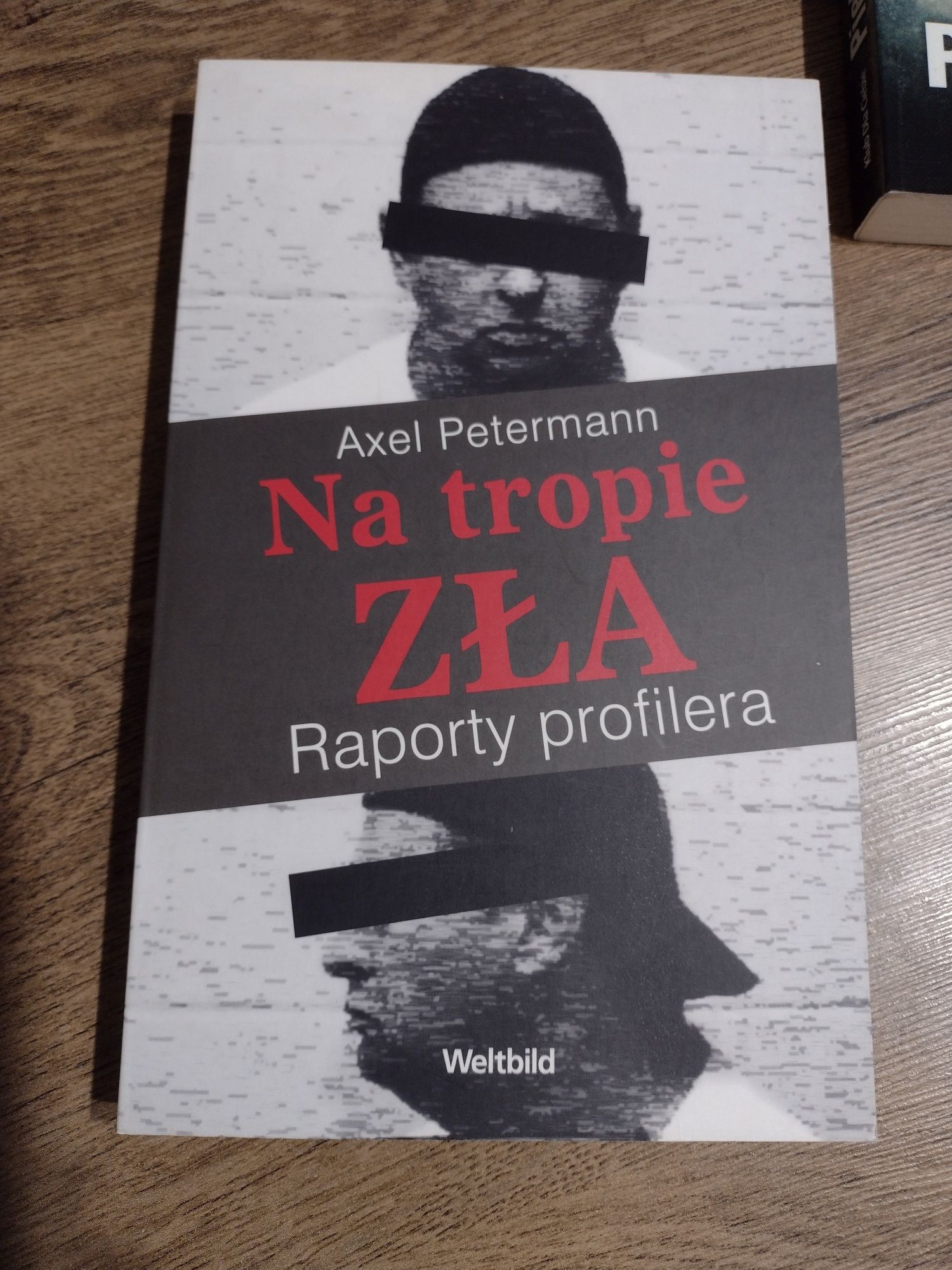 Książka kryminał Na tropie zła Axel Petermann