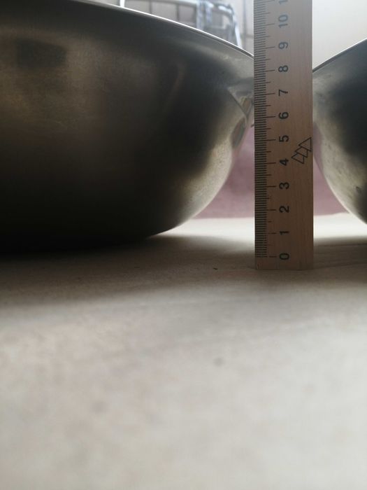 Для пищевых продуктов миска 36 см и 32 см Новые. Не использовали