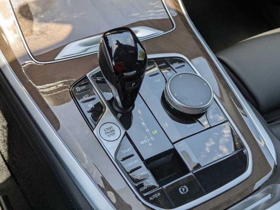 Розкішна BMW X5 2022