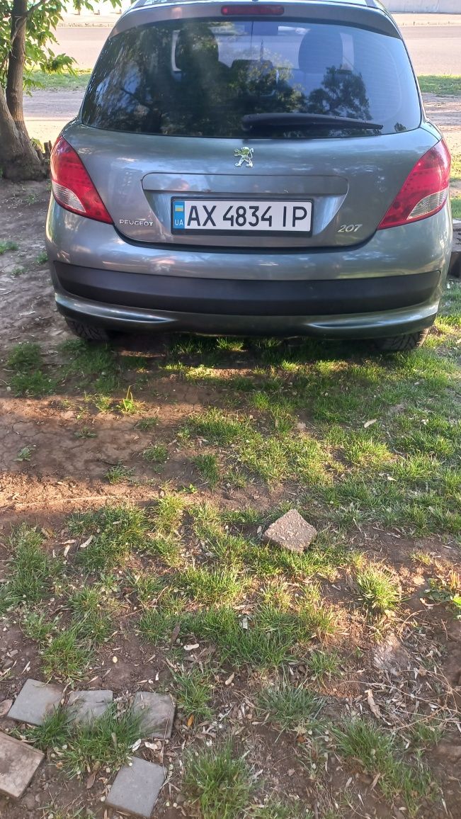 Продам авто PEUGEOT 207 объем 1.4