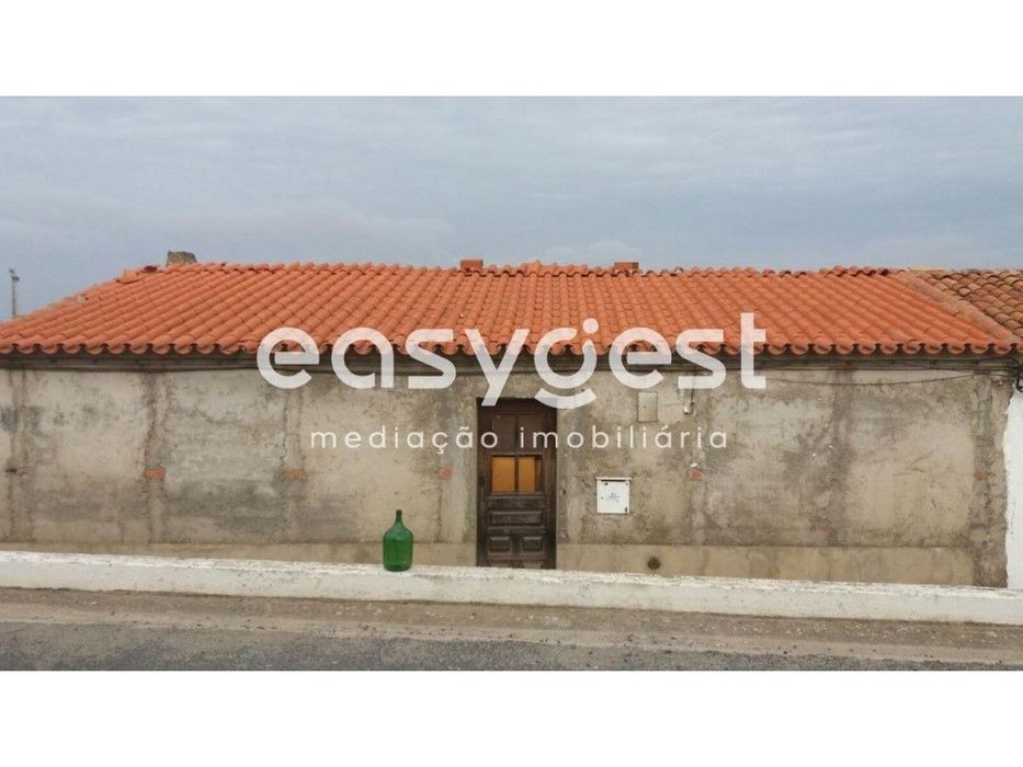 Moradia T2 para recuperar em Safara - Alentejo