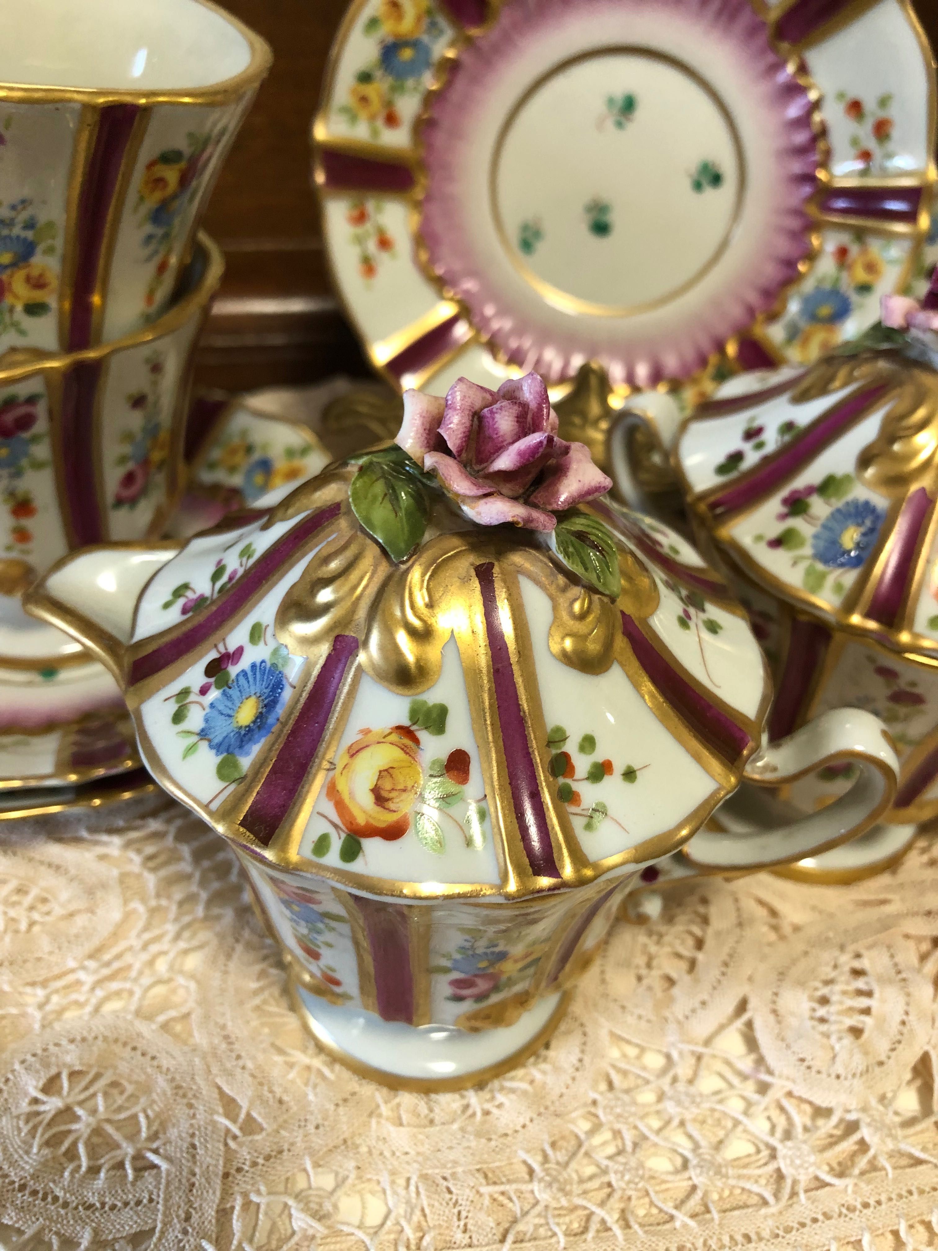 Antigo serviço de chá em porcelana estilo Sèvres