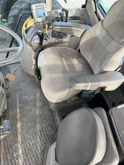 Трактор John Deere 6930 Premium з фронтальним навантажувачем