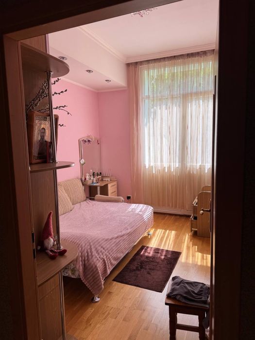 Кімната на підселення для дівчини