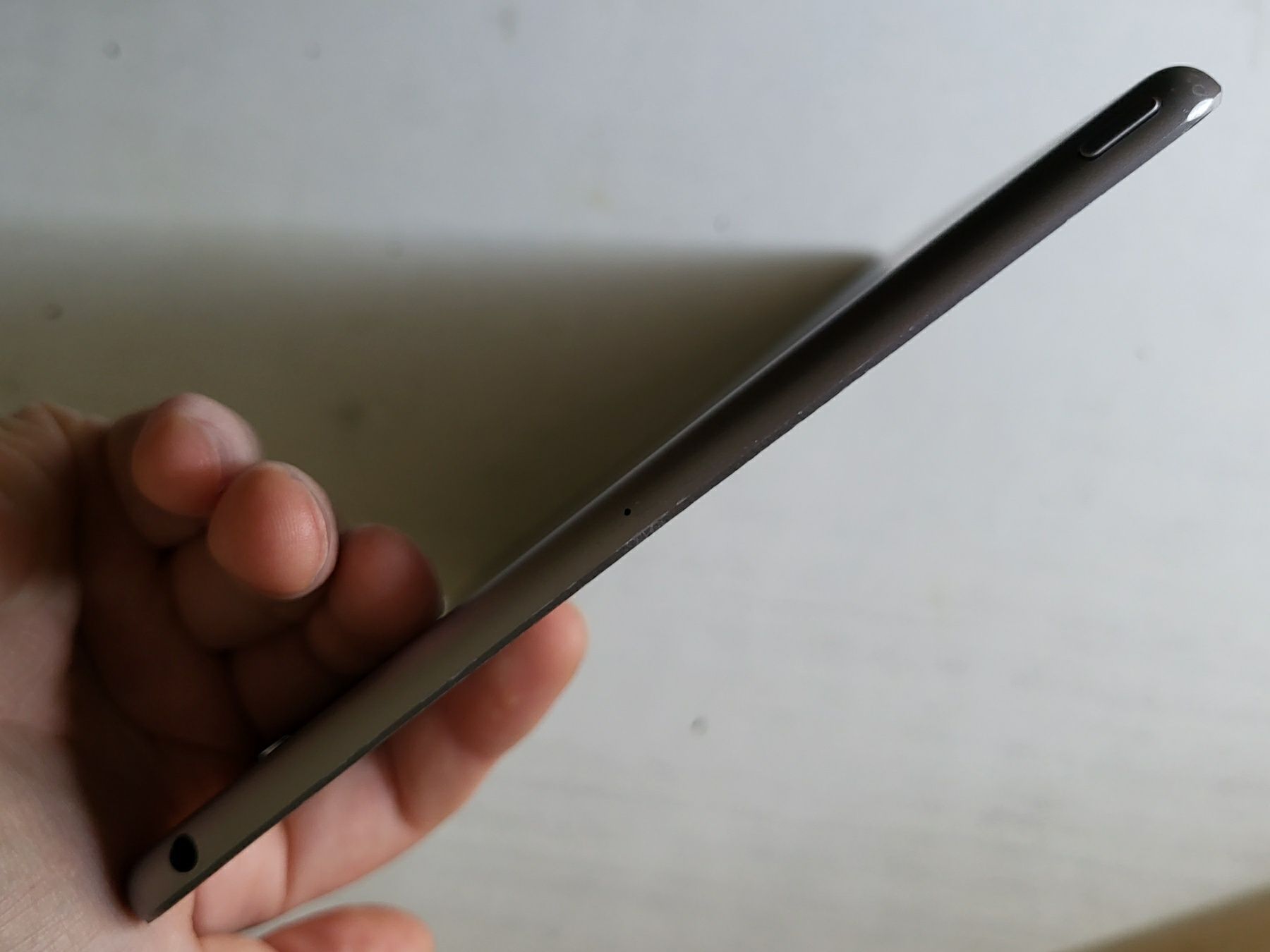 Ipad 9.7" 2018 128 гб wifi neverlock 6 покоління