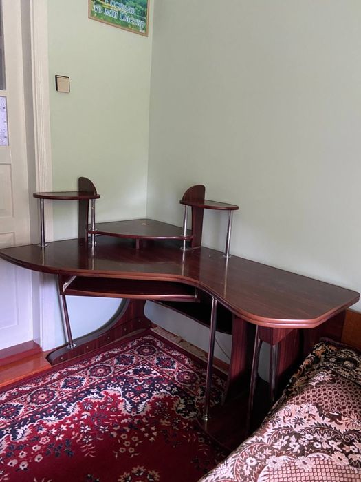 Компютерний стіл з тумбою