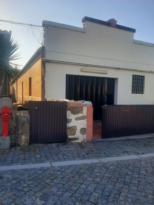 Arrendo armazém S.Mamede Infesta