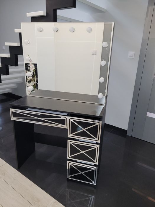 Toaletka z lustem led