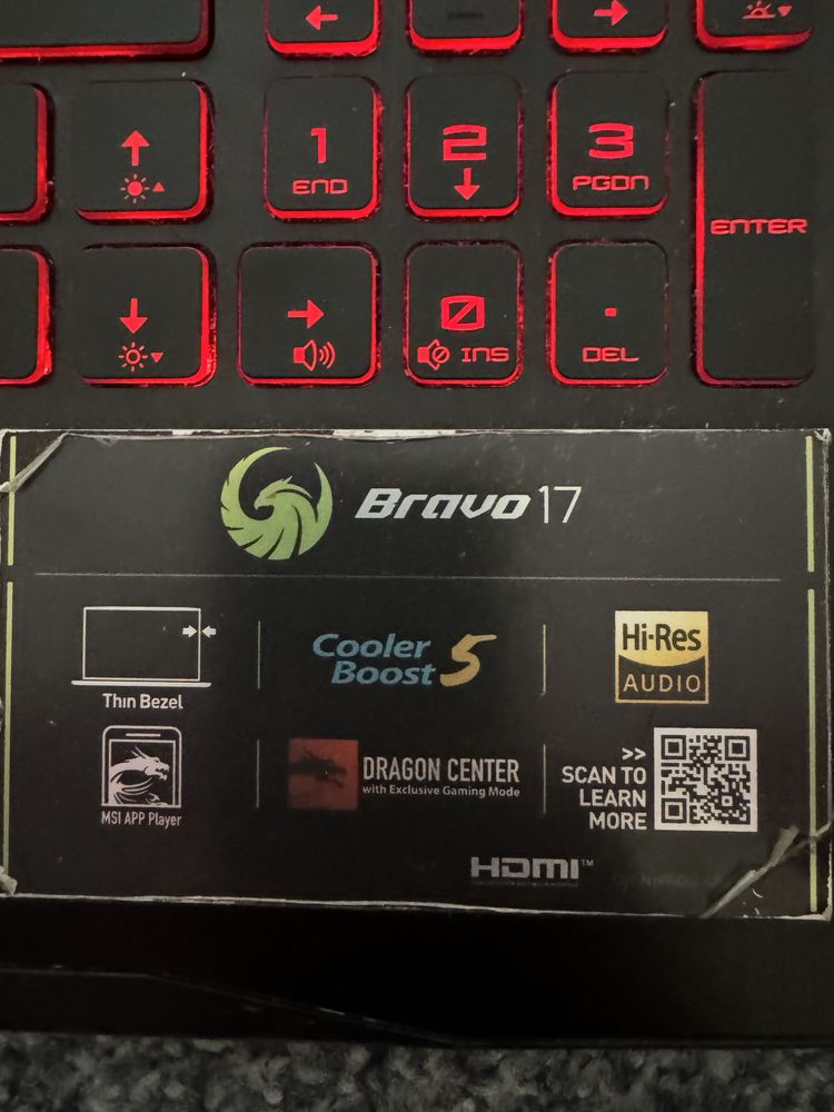 Laptop MSI Bravo 17