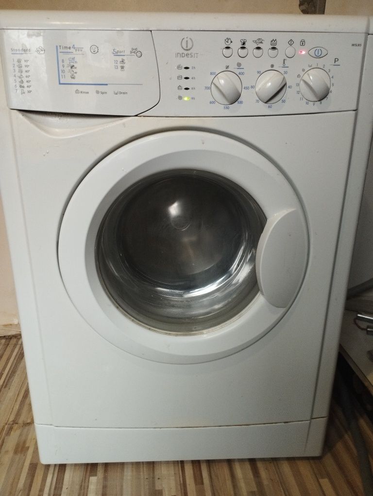 Пральна машинка Indesit wisl 85