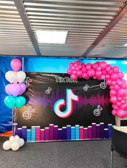 Каркас під банер та стійка для фотозони на дитяче свято. Пресс волл