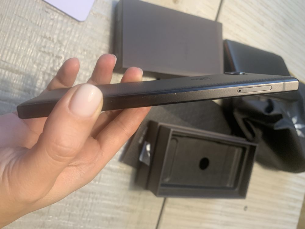 BlackBerry key2 model BBF 100-1
