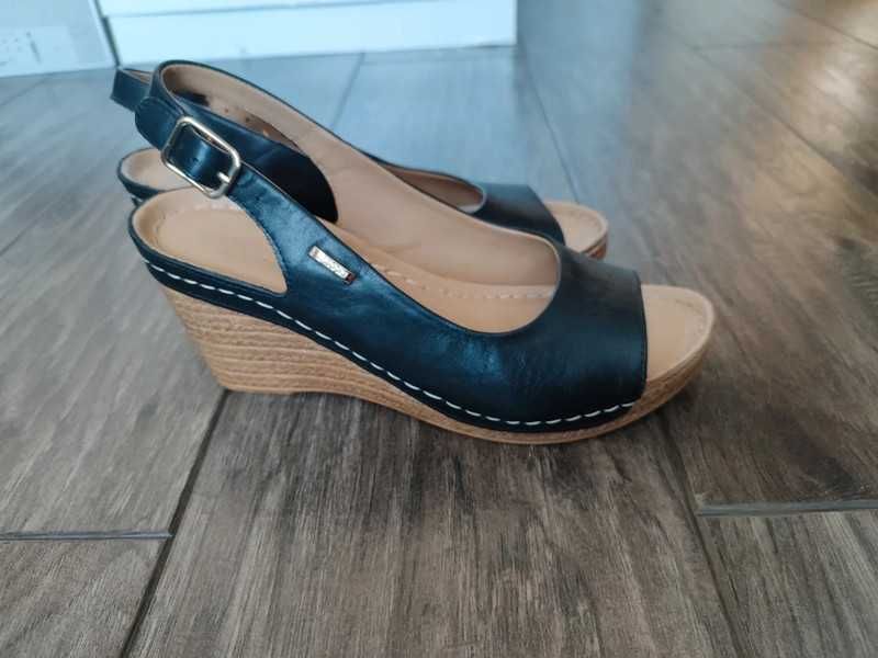 Czarne skórzane koturny Lasocki