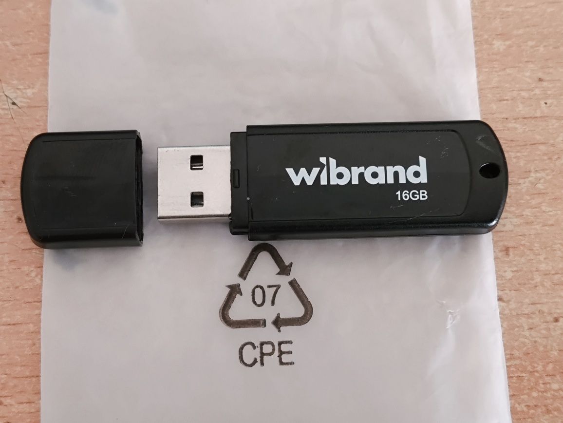 Продаю спеціально підготовлену USB-флешку з утилітами для відновлення