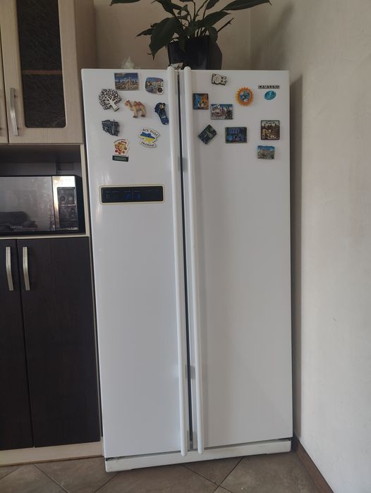 Холодильник Samsung side by side