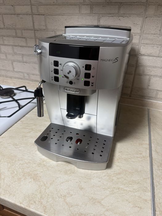 Кавомашина DeLonghi Magnifica S ECAM 22.110sb 2022 рік як нова