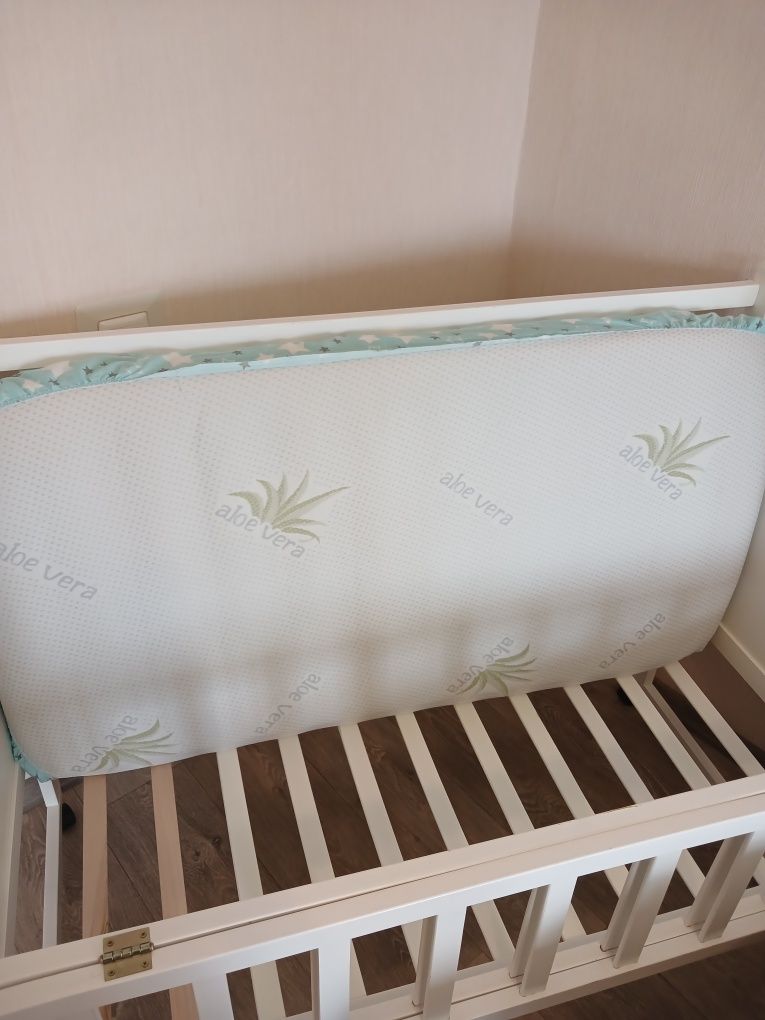 Дитяче ліжко на колесах + кокосовий матрац