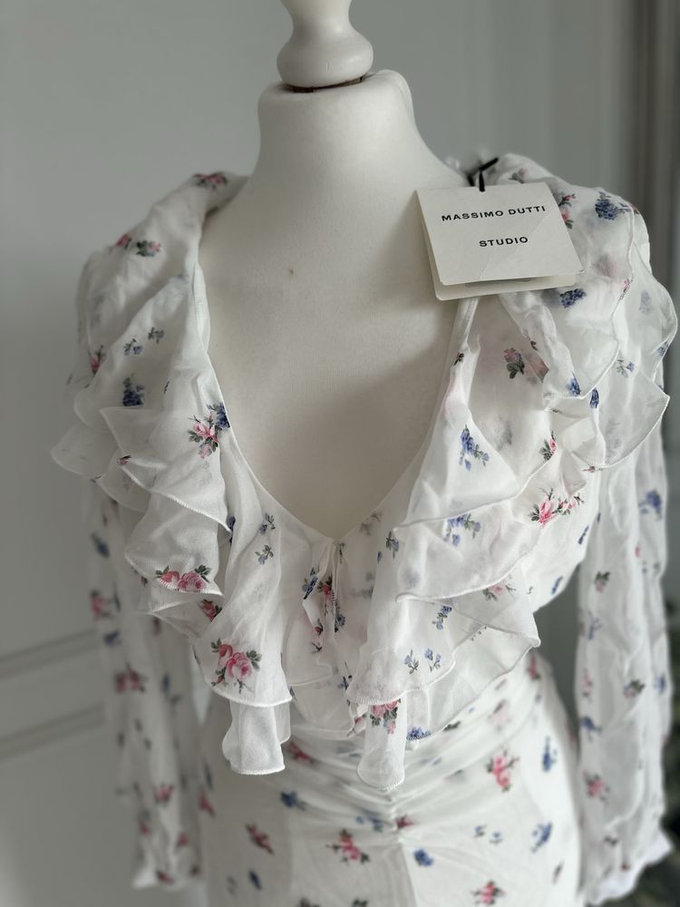 Biała sukienka rozmiar XS kwiaty Massimo dutti