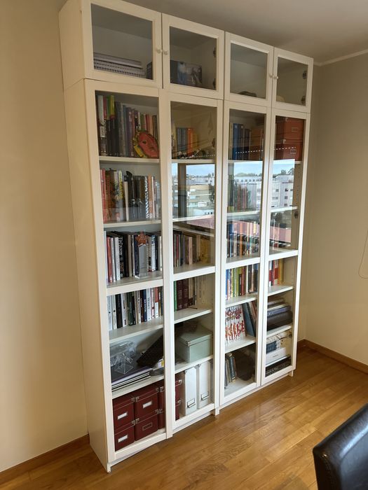 Movel com portas em vidro