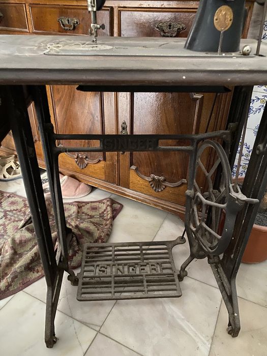 Máquina costura singer com móvel pedal e campânula